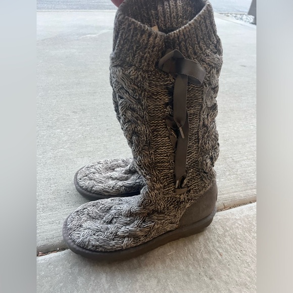 UGG Cable Knit Boots Grey Lace Up Like-New size 7 EUC - Picture 2 of 6
